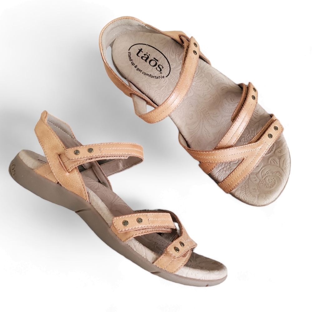 Taos "happy" genuine leather natural tan adjustable strap sandals - size 7